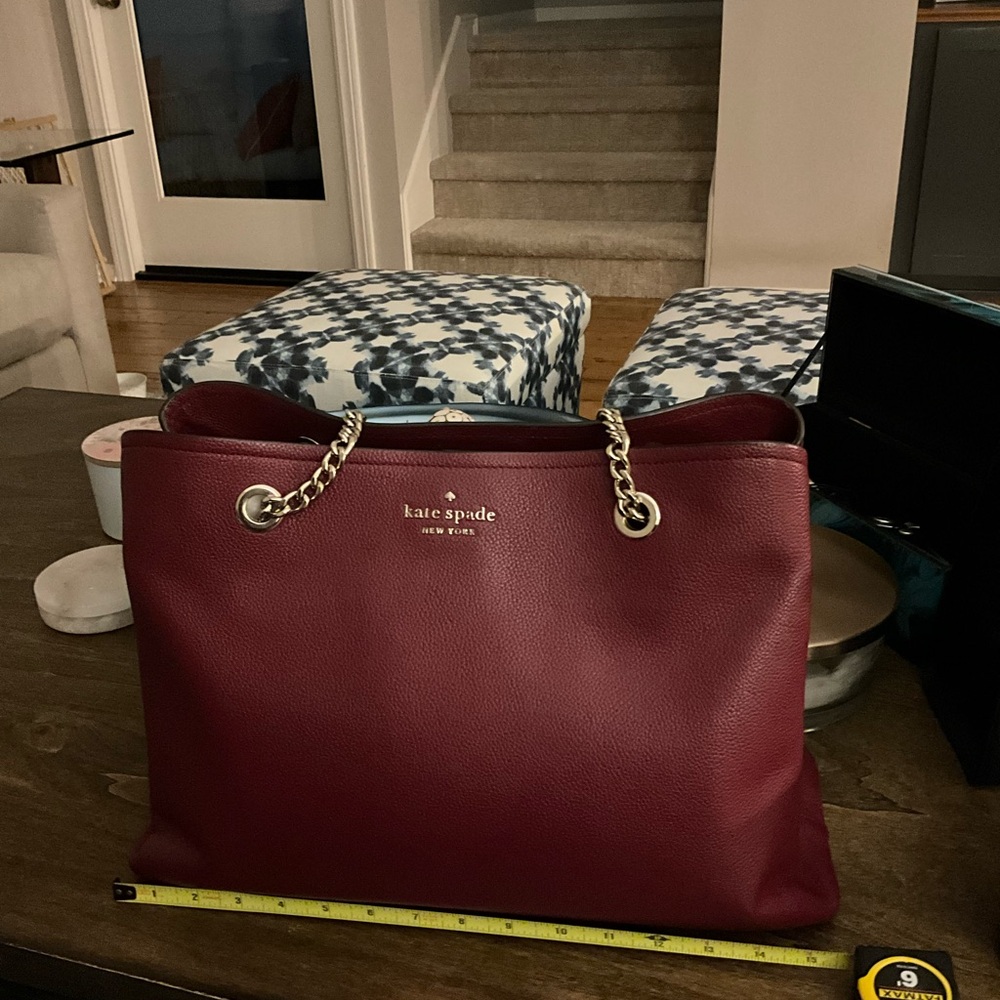 Kate Spade Red Shoulder Bag with Chic Gold Zipper and Stylish Interior